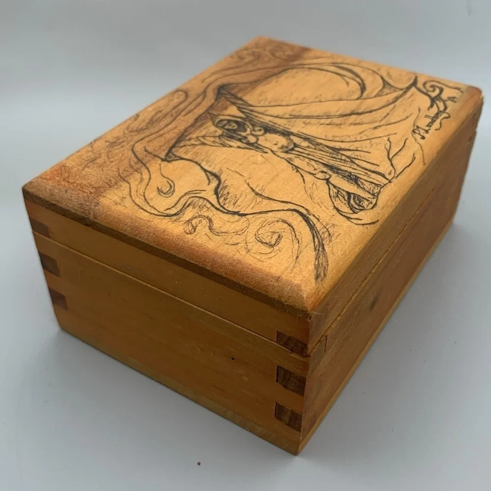 Vintage Wooden box with partly undressed female by Mundberg 1984 - Japan.